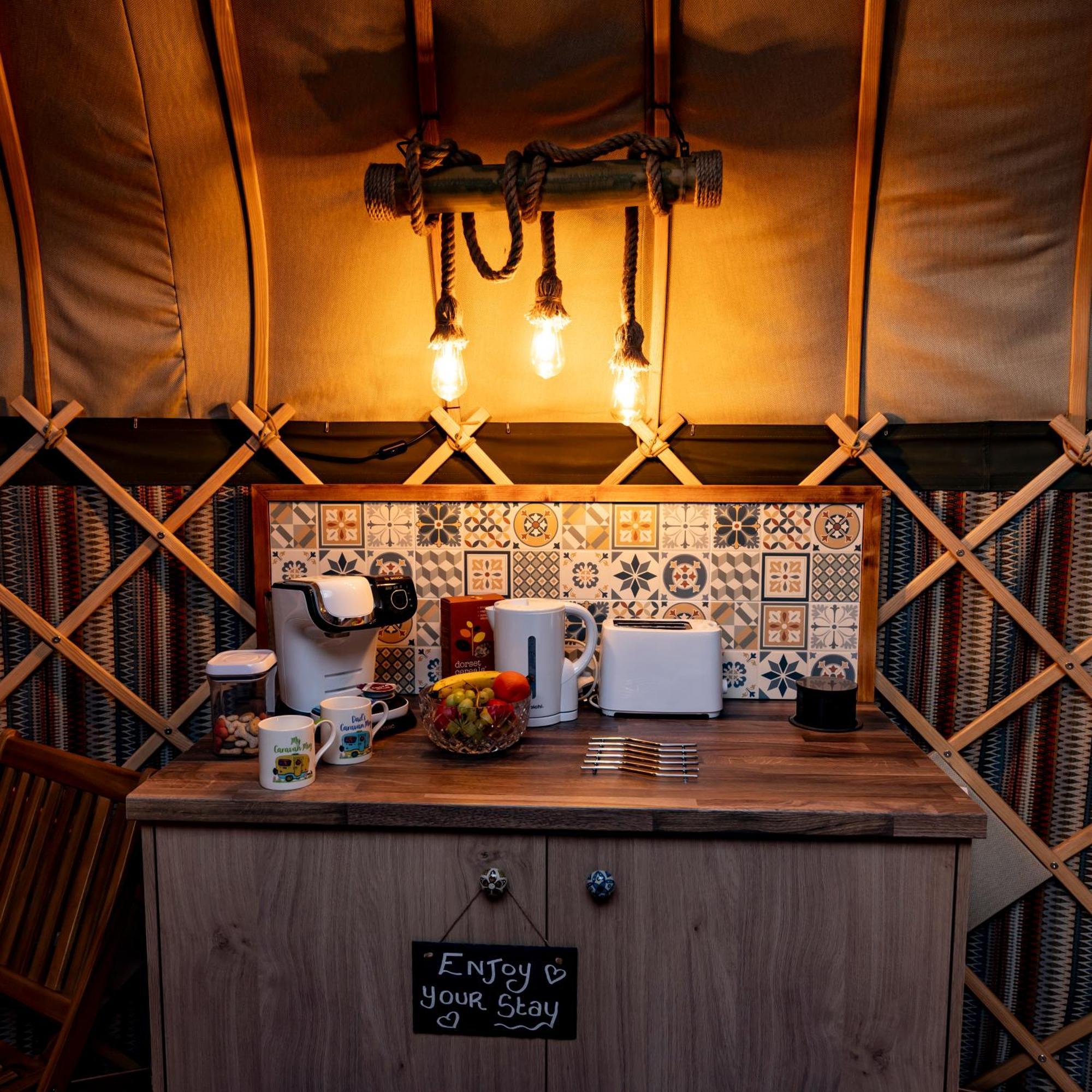 Glamping At South Lytchett Manor Hotell Poole Exteriör bild